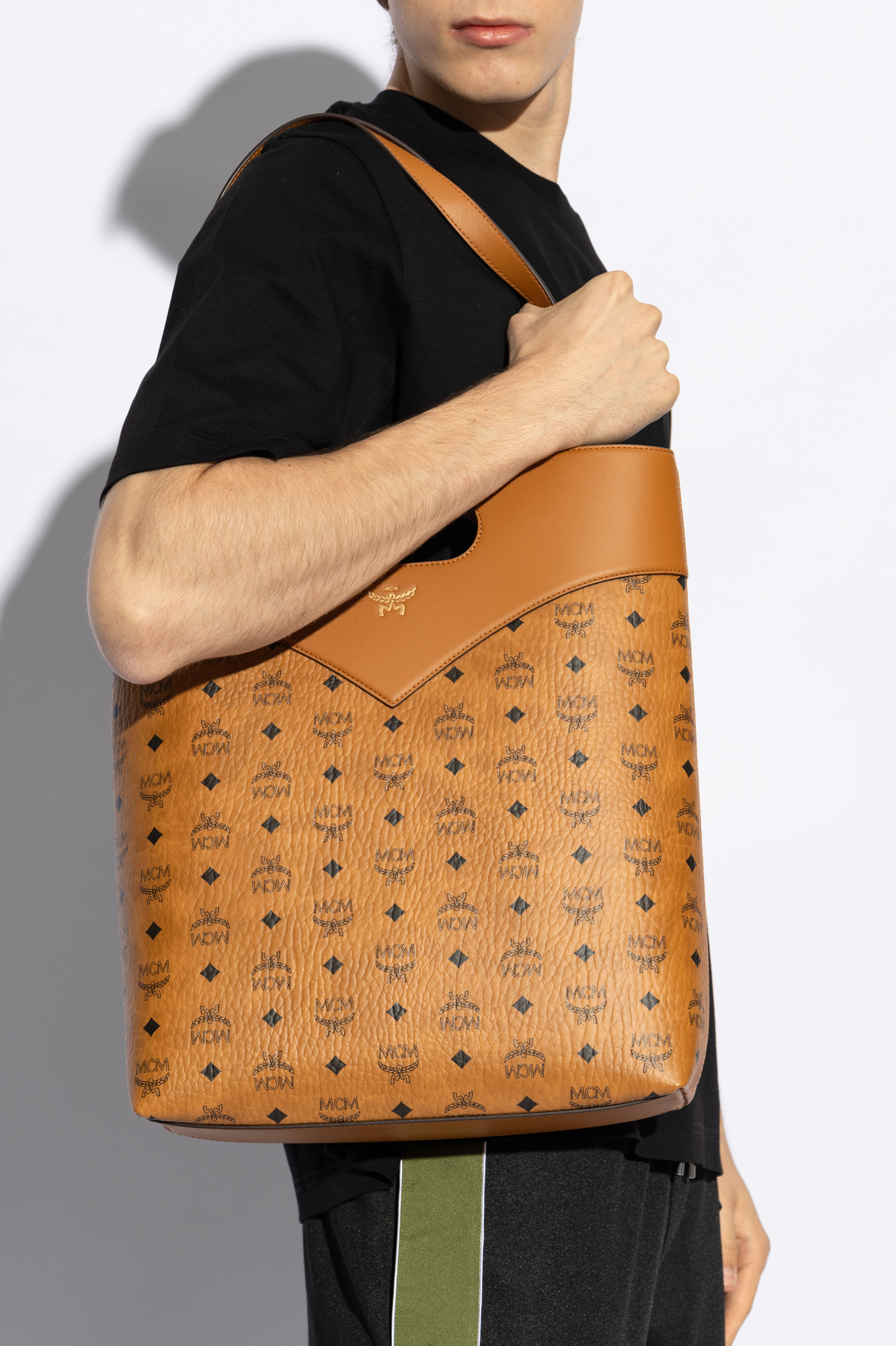 Mcm essential tote best sale